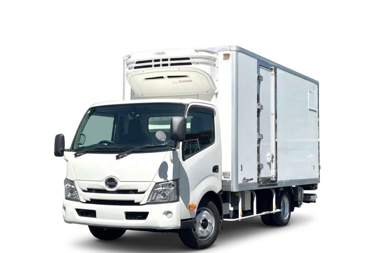 冷凍機を架装した箱型トラックの冷凍バン